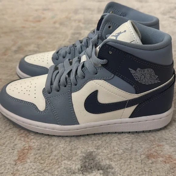 Jordan 1 Mid - Diffused Blue Women’s - Picture 3 of 6